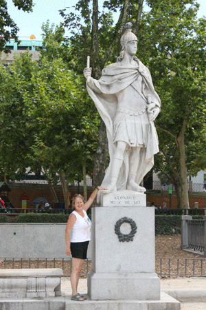 Une des statues....