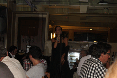Une chanteuse de fado