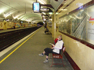 J'attends l'autobus, j'attends l'autobus....