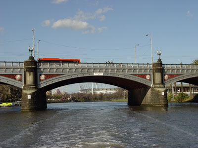 Un des nombreux ponts menant vers South Bank