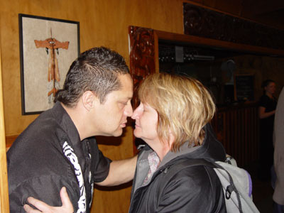 Un Hongi... Fa�on de saluer